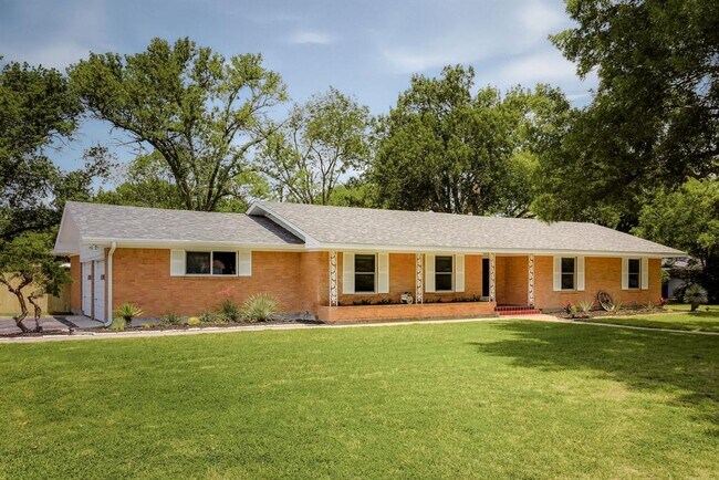 Foto del edificio - 1215 W Live Oak St