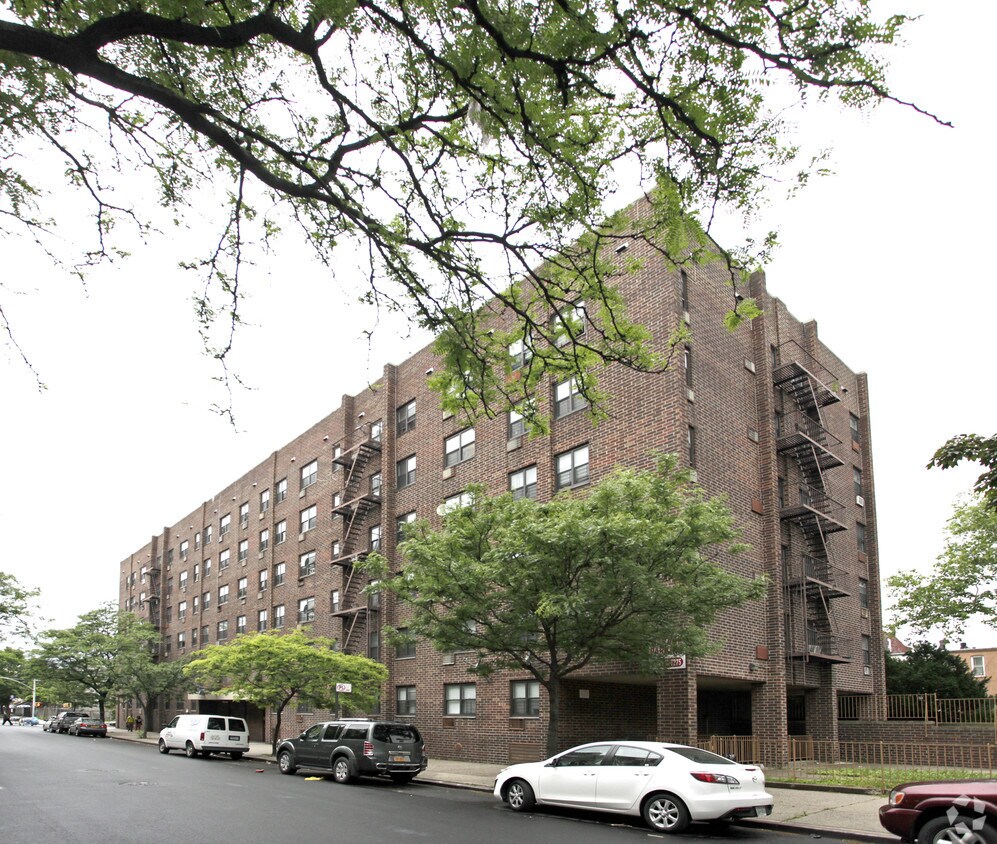 Foto del edificio - 969 Gates Ave