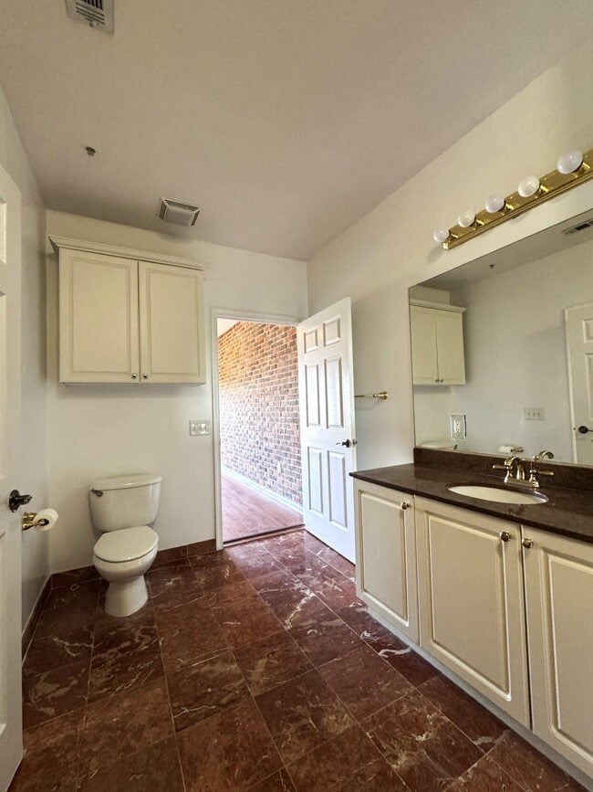 Building Photo - 15 WARREN St