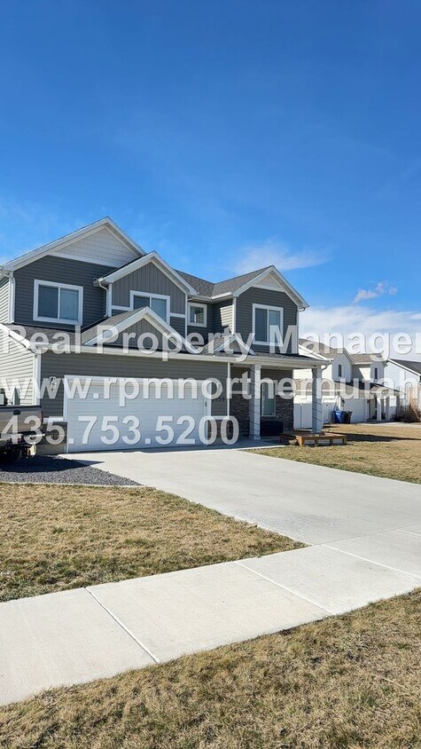 Foto del edificio - Great 5 bedroom home available in April in Nibley!