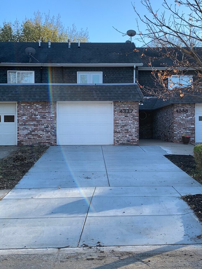 Foto del edificio - 4337 Edison Cir