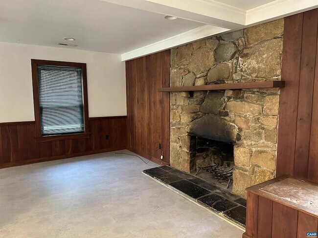 Building Photo - 1127 Round Hill Dr