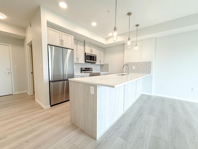 Building Photo - 2.0 bedroom in Calgary Alberta T3M 3X3