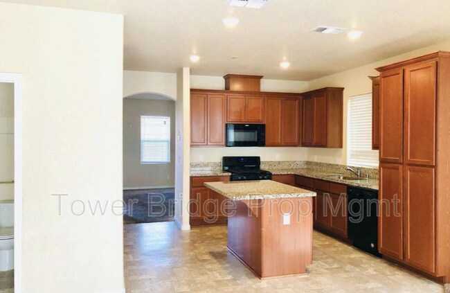 Building Photo - 220 Maidenbrook Ln