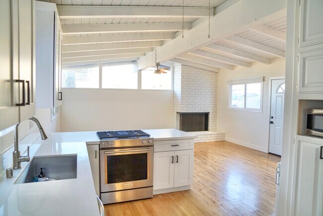 Building Photo - 1116 2nd St