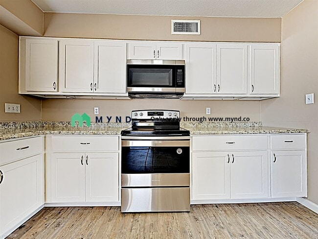 Building Photo - 3 br, 1 bath Apartment - 8048 W Clayton Dr