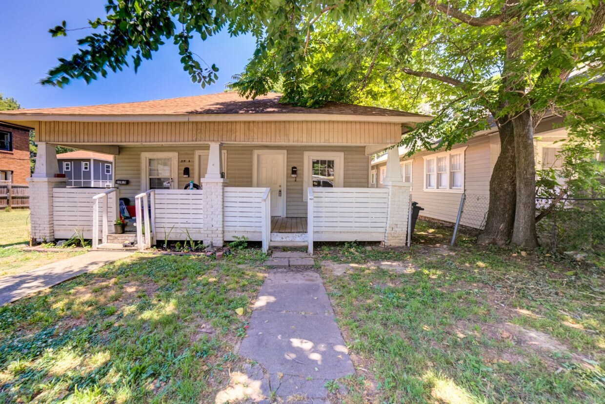 Foto principal - N Rosedale Ave Duplex