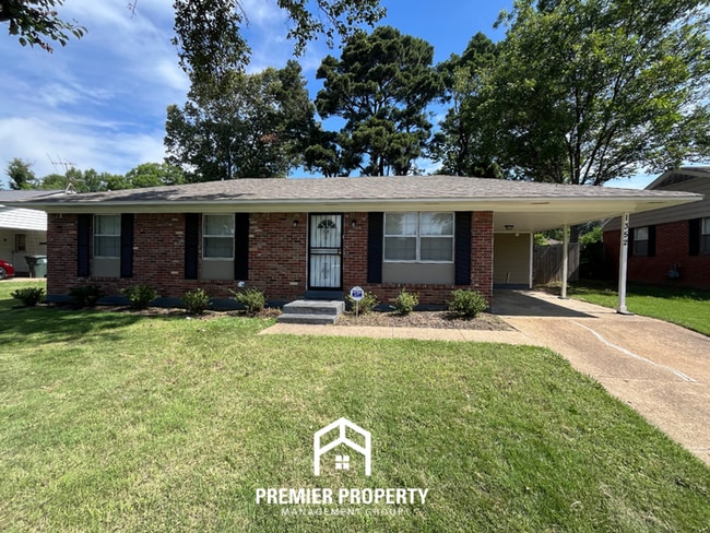 Charming 3BR/1.5BA Whitehaven Home | Low-Maintenance Tile Floors & Huge Fenced Yard - Charming 3BR/1.5BA Whitehaven Home | Low-Maintenance Tile Floors & Huge Fenced Yard