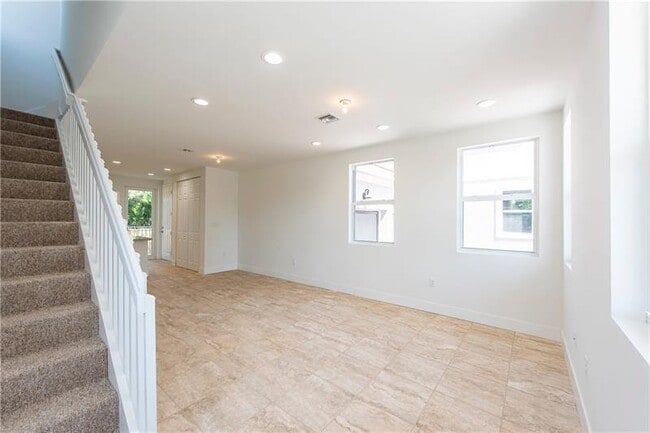 Building Photo - 2915 SW 15th Ave