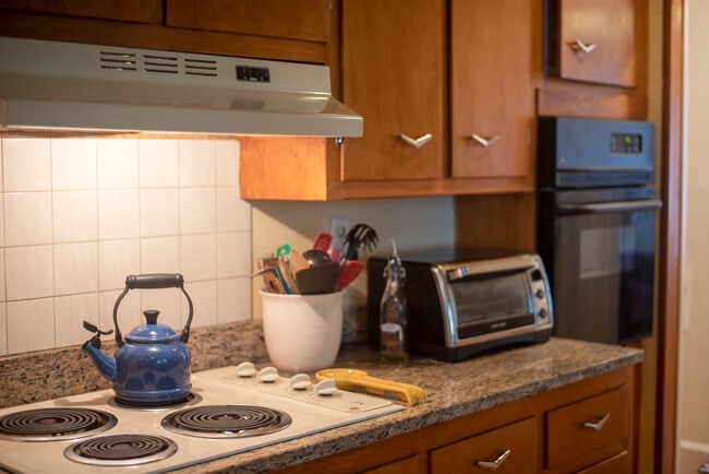 Kitchen - 7 Oriole St
