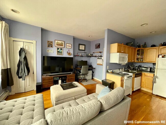 Building Photo - 605 Massachusetts Ave