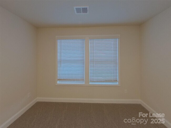 Building Photo - 137 Queenshall Rd