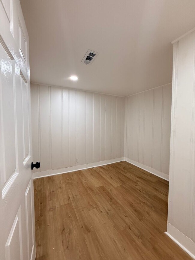 Building Photo - Completely renovated 5-bedroom, 3-bathroom home in the highly desirable Dalraida
