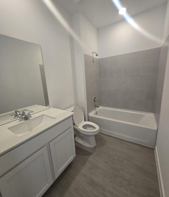 Building Photo - 3053 Avineda Sonoma Dr