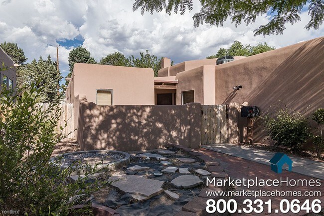 Building Photo - 3 br, 2 bath House - 1020 Stanford Dr NE