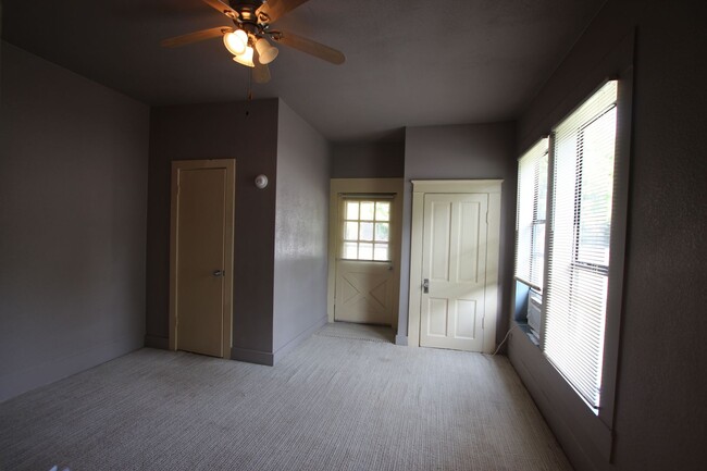 Building Photo - Tenneha Ave N 1535/1537