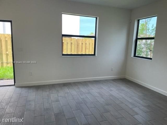 Building Photo - 4 br, 2.5 bath Townhome - 240 SW 159th Way
