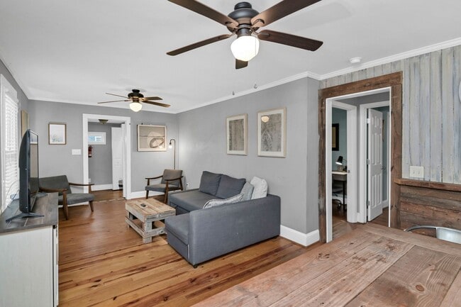 Building Photo - Walkable State Street Gem in the Heart of West Columbia