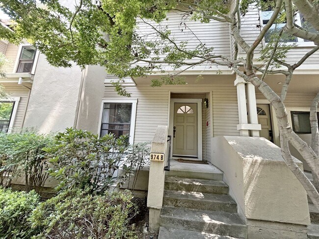 Building Photo - Quiet remodeled townhouse near Sunnyvale a...