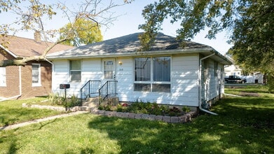 Building Photo - 309 Iowa Ave