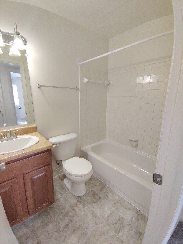 Building Photo - 600 Reusens Rd