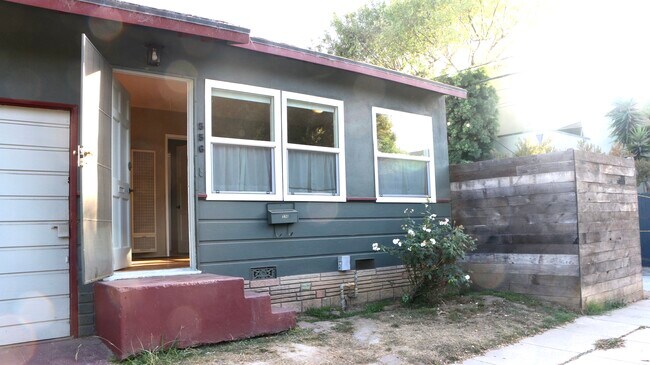 Foto del edificio - 556 Indiana Ave