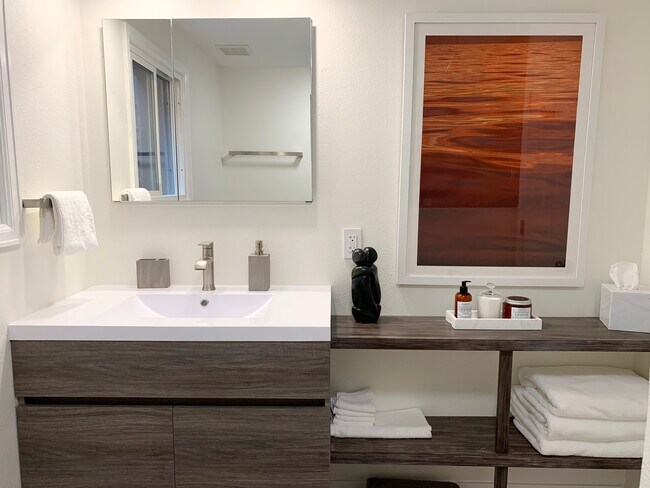 Master Bath - 1519 Pine St