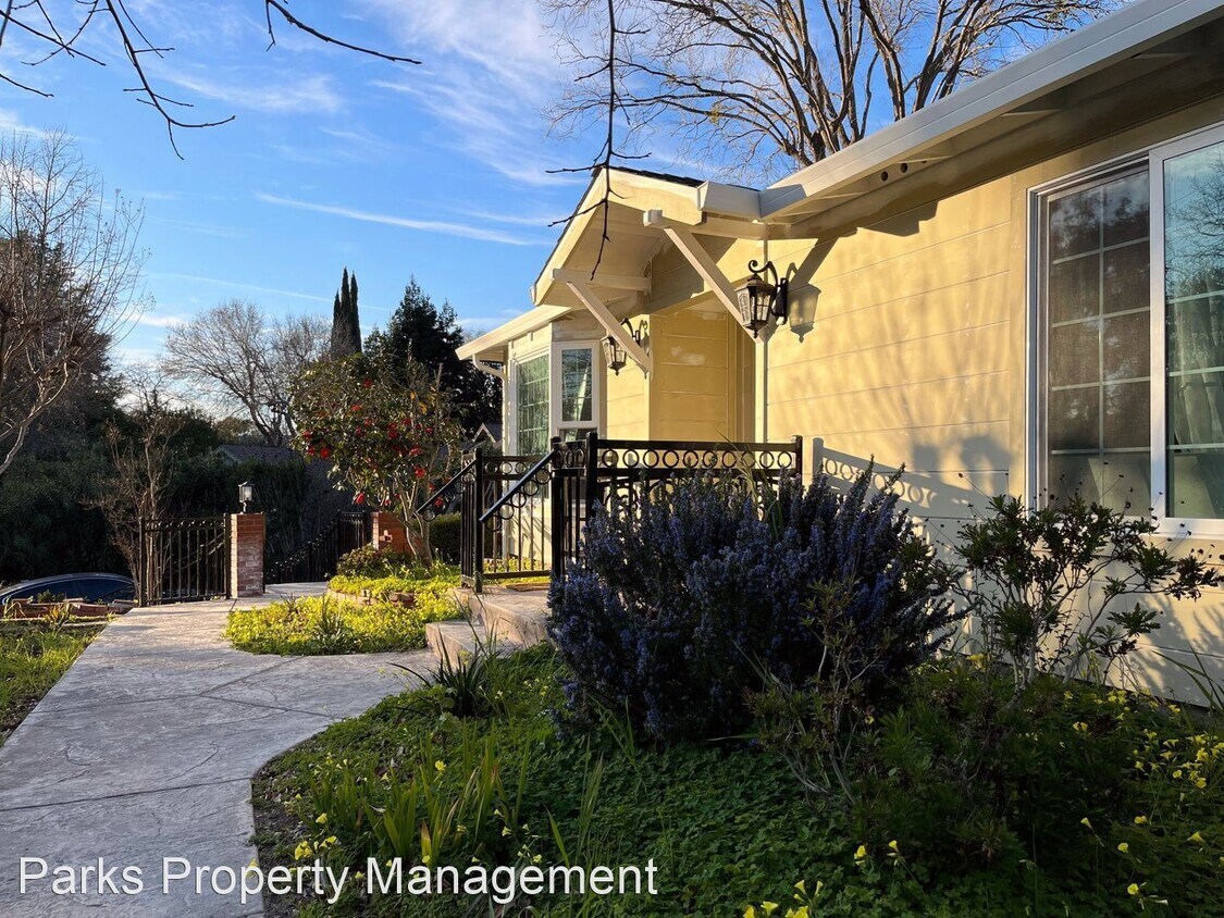 Primary Photo - 4 br, 3 bath House - 420 Muller Road
