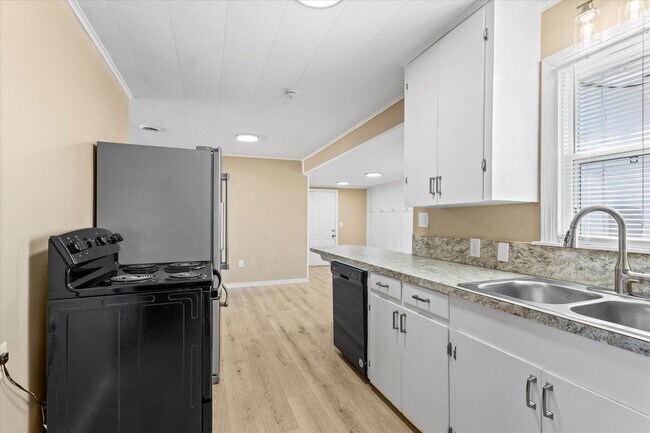 Building Photo - 1216 College Ave