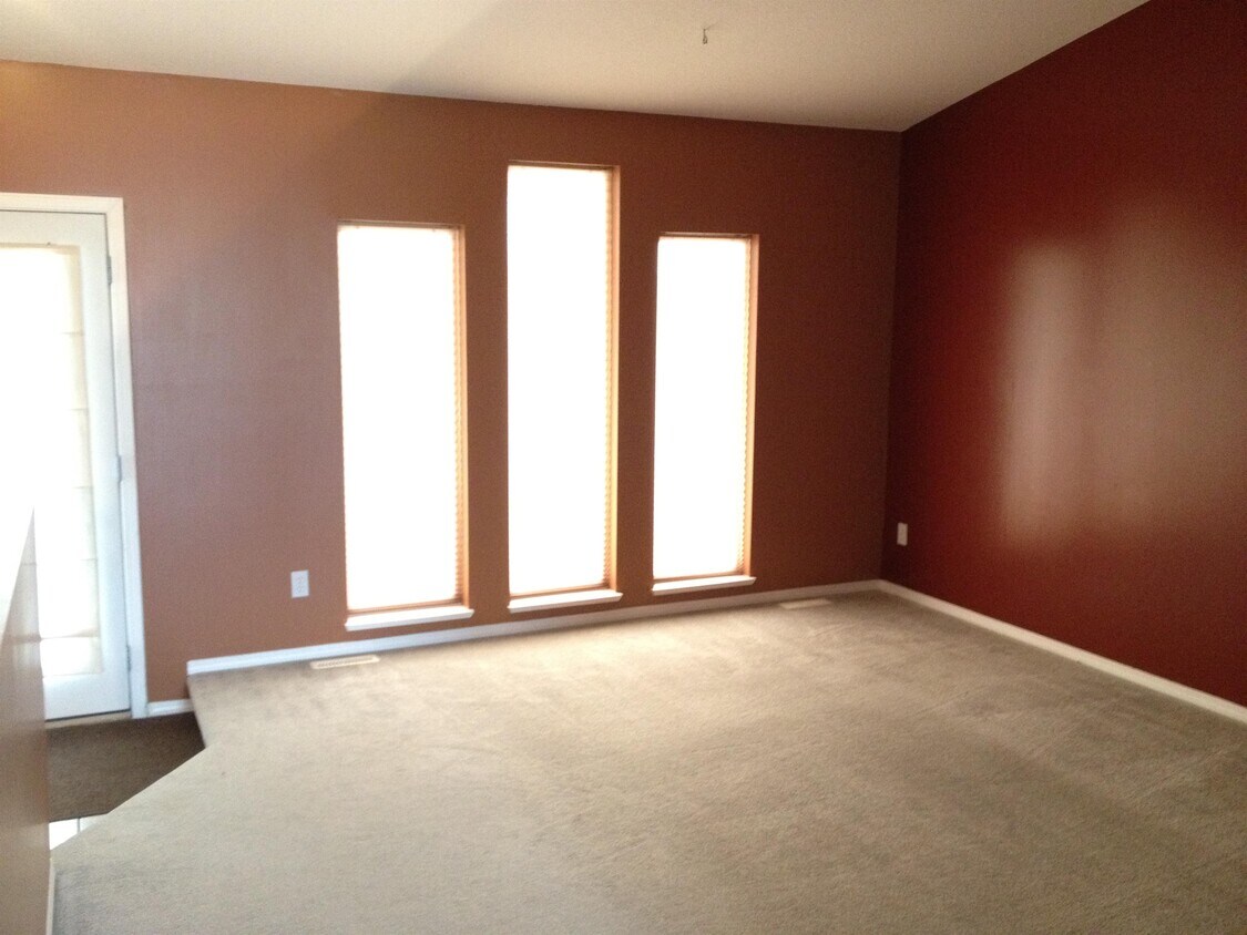Building Photo - 8800-8898 98 Ave
