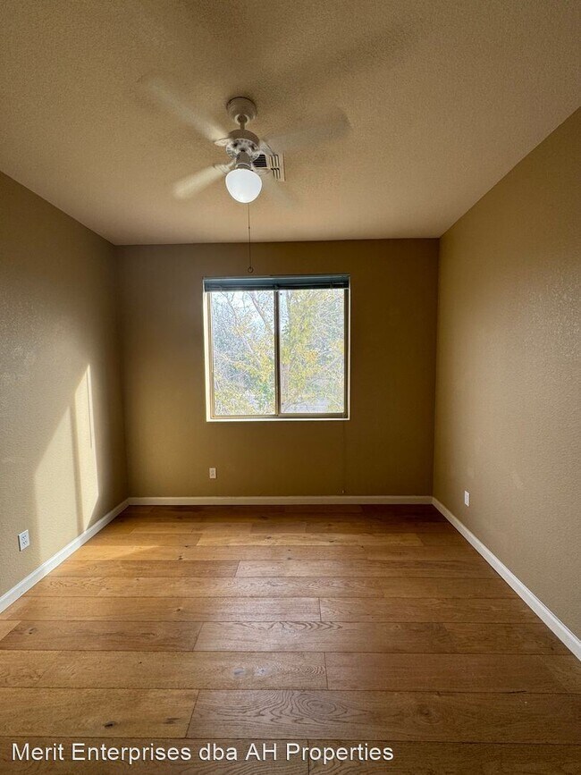 Foto del edificio - 5 br, 3 bath House - 5415 W BUFFALO ST