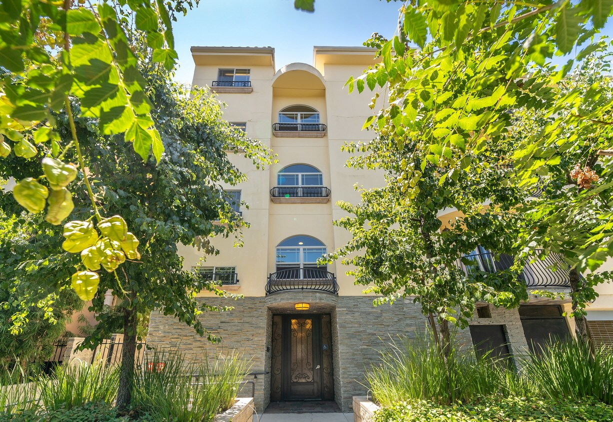 5315 Bellingham Ave, Los Angeles, CA 91607 Condo for Rent in Los