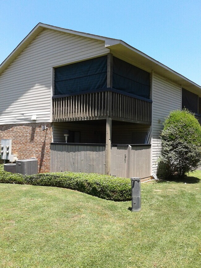 Building Photo - 3636 Green Acres Dr