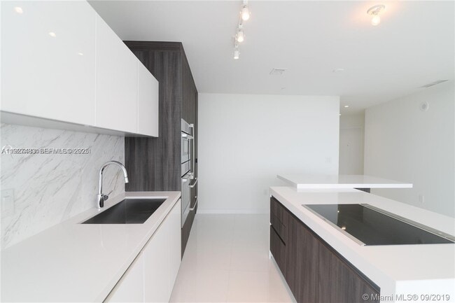 Foto del edificio - 851 NE 1st Ave