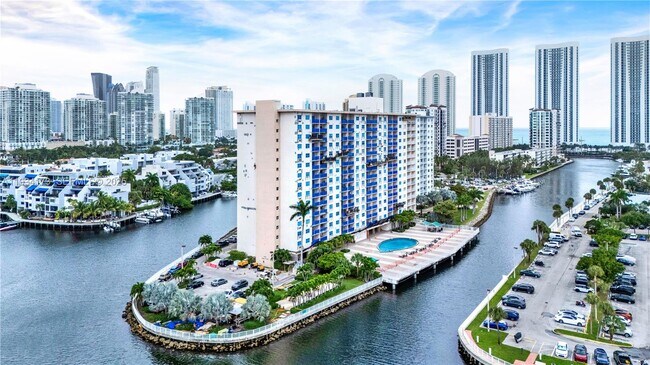 Foto del edificio - 400 Kings Point Dr