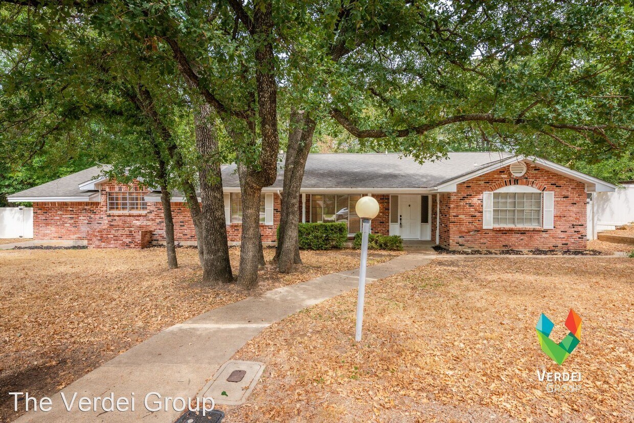 Primary Photo - 3 br, 2 bath House - 1108 Martha Dr.