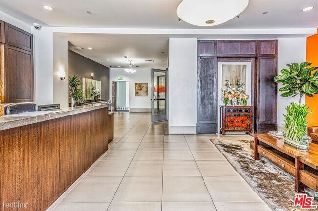 Building Photo - 2 br, 3 bath Condo - 3223 W 6th St Unit 807