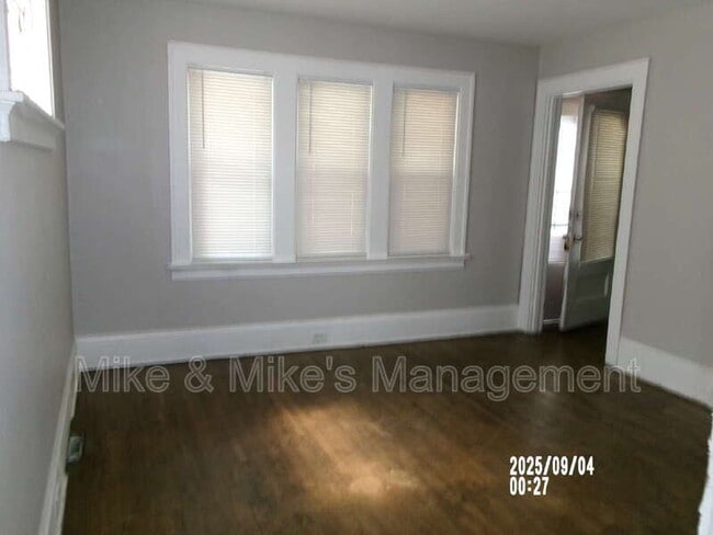 Building Photo - 1126 S 56th St
