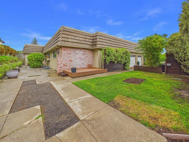 Building Photo - Immaculate Menlo Park house for rent now! $9,100