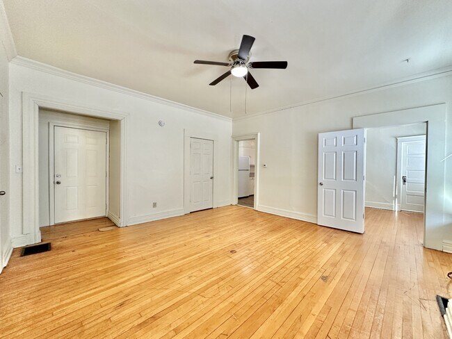 Foto del edificio - 255 S Jackson St