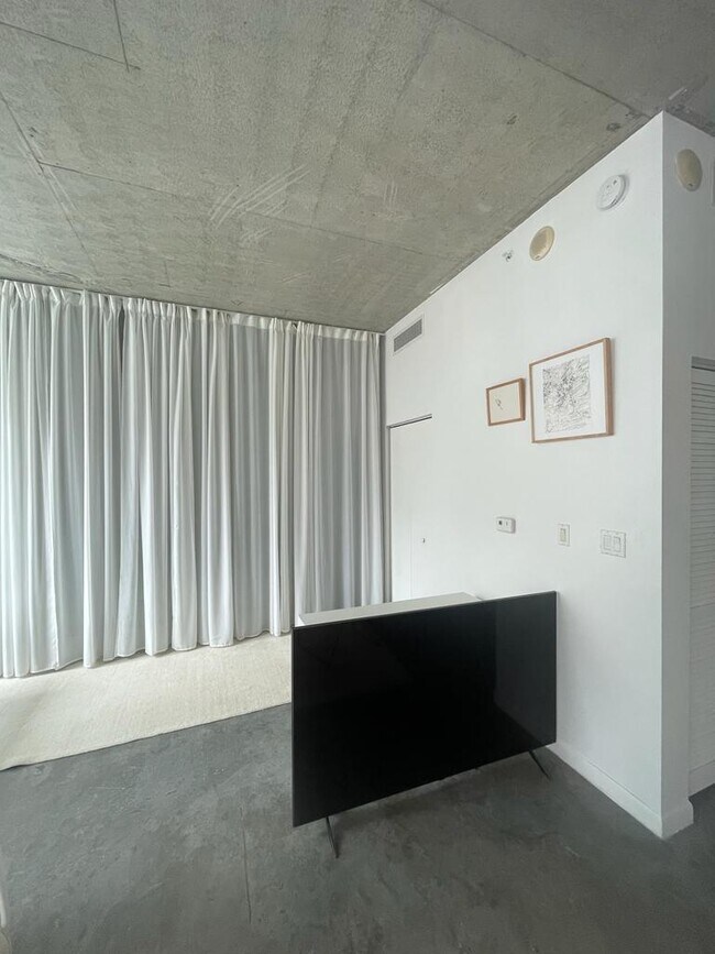 Building Photo - 133 NE 2nd Ave