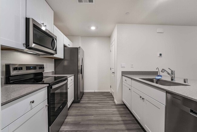 Building Photo - Stylish Townhome Living: Luxury and Comfort!