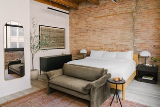 Building Photo - 555 W Jackson Blvd