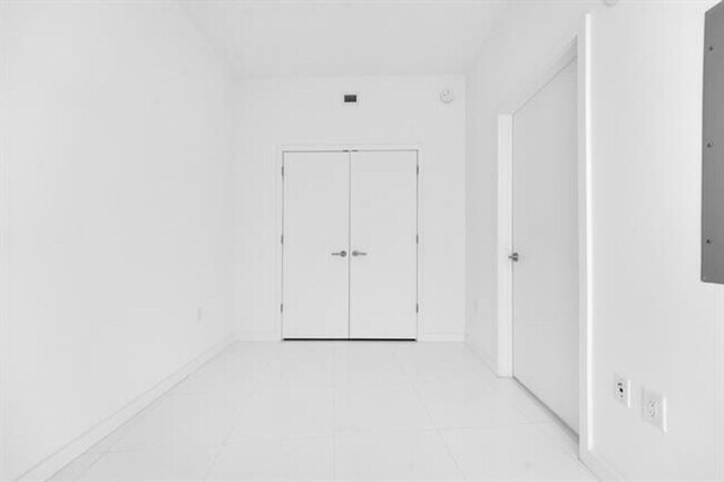 Foto del edificio - 851 NE 1st Ave