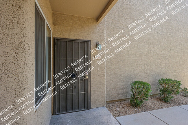 Building Photo - 2929 W Yorkshire Dr