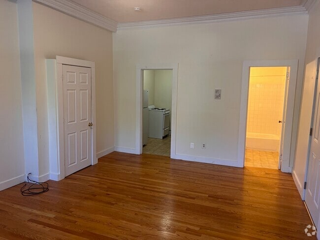 Building Photo - 465 Beacon St
