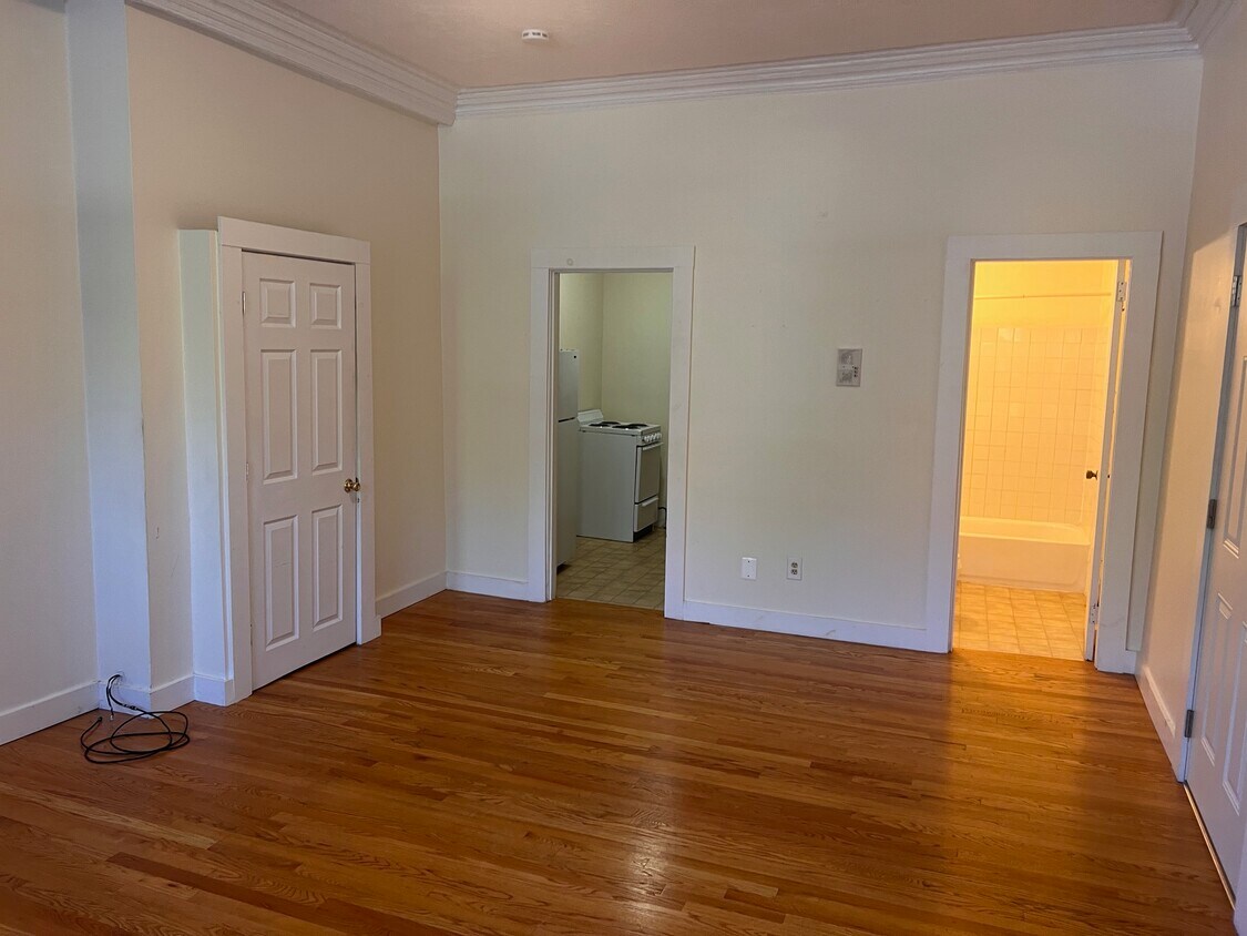 Primary Photo - 465 Beacon St