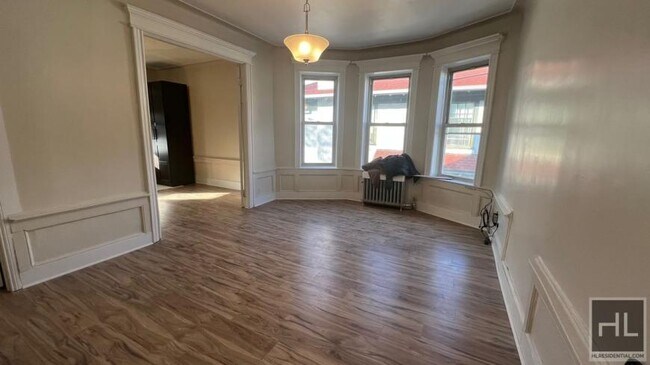Foto del edificio - 4 bedroom in BROOKLYN NY 11218