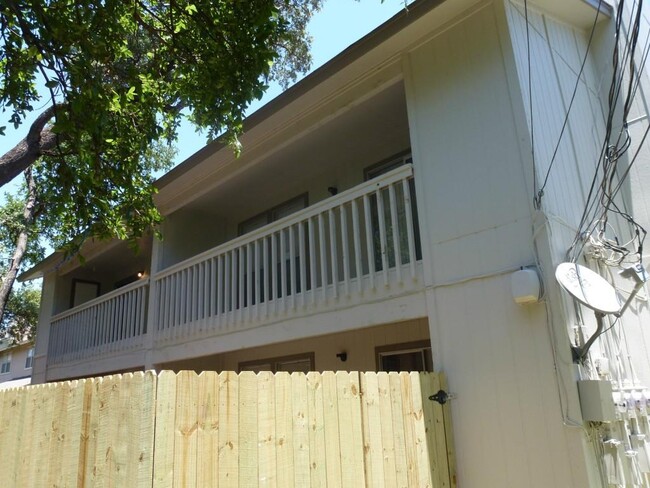 Building Photo - Upstairs Two Bedroom Unit in Fourplex with...