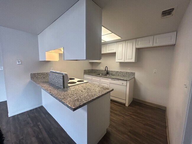 Building Photo - 5205 Karm